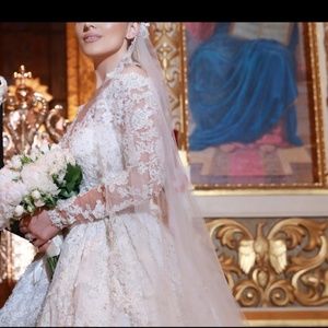 YSA MAKINO  WEDDING BALLGOWN SIZE 4 (SMALL)